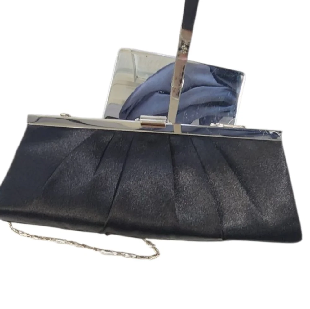 NWOT Jessica McClintock Black & Silver Clutch With Silver Chain Strap